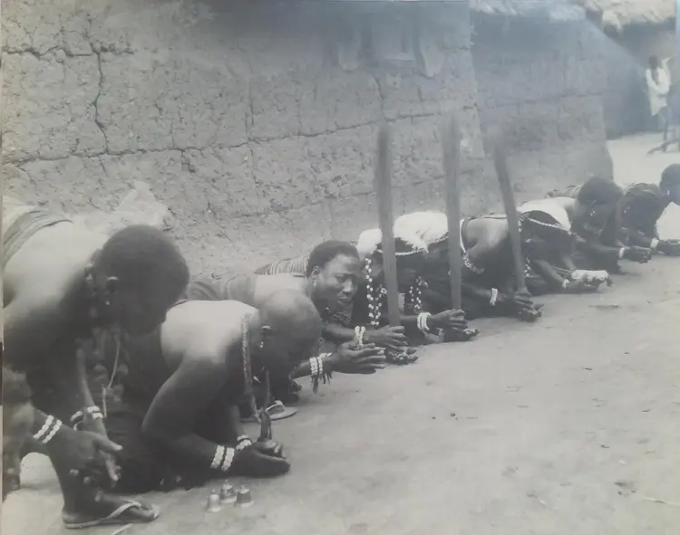 Rite de salutation des femmes féticheuses (Nana asϙwϙ. Photo de SINON, Photographe